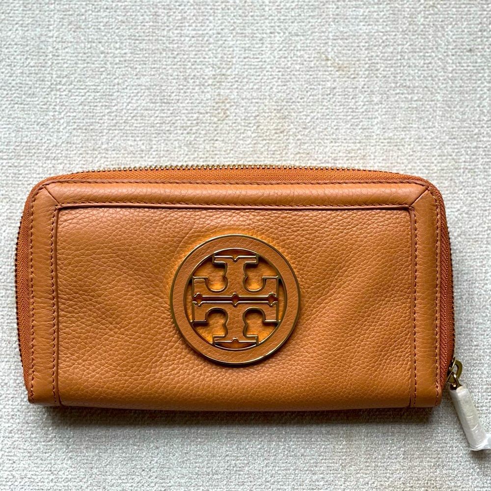 Tory Burch Amanda neutral zip wallet
